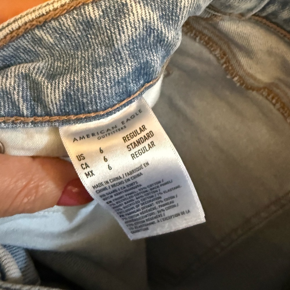 American Eagle Outfitters Mom Jeans High Rise Light Blue Jeans - Picture 4 of 6
